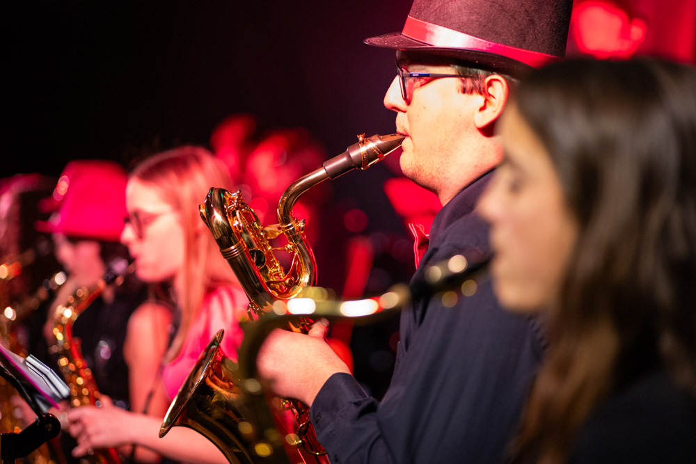 Saxophonist der Ruperti-Big-Band, Konzert am Gymnasium Mühldorf