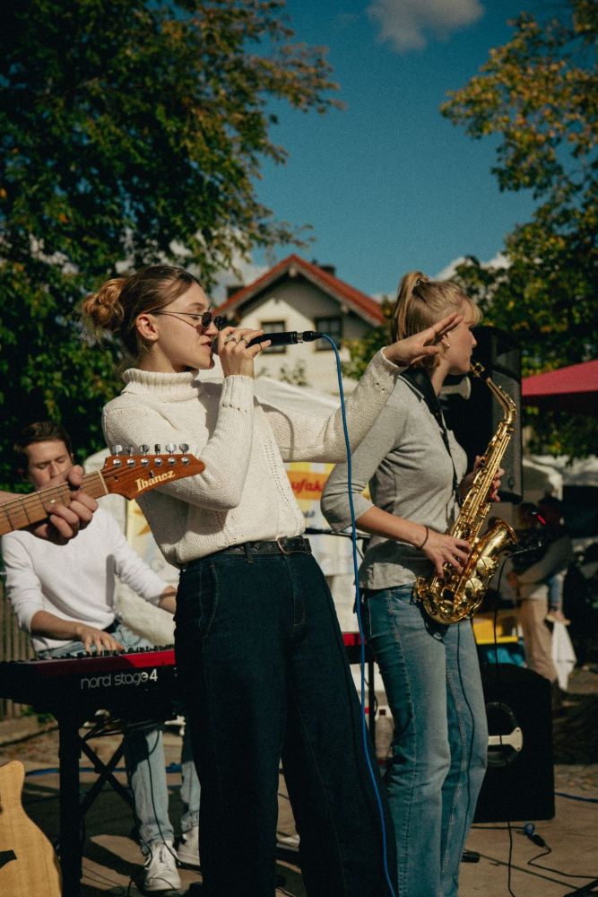 Sängerin der BlueZone Band beim Wenzelsmarkt Ampfing